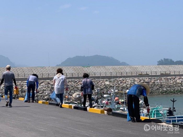 홍농읍, 가마미해수욕장 환경정화활동 펼쳐 3.jpeg
