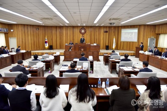 2019.11.25 제244회 영광군의회 제2차 정례회 개회식 및 제1차 본회의 (2).JPG