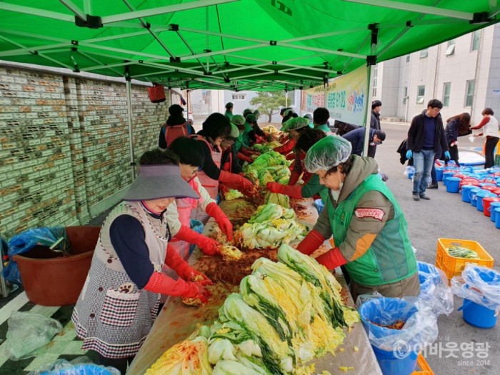 사본 -영광읍, 사랑의 김장 담그기 행사 펼쳐 2.jpg