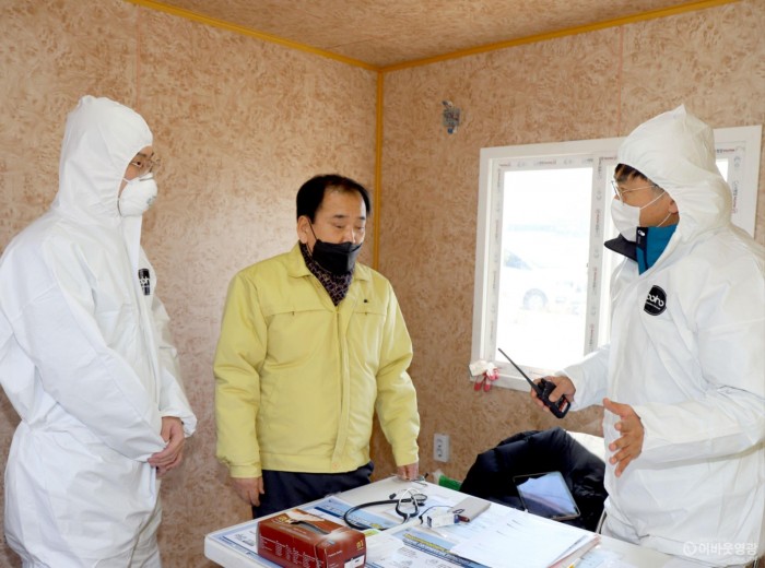 김준성 영광군수, 휴일반납 코로나19 방역소독 현장 특별점검 3.JPG