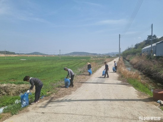 읍면1.사진자료(찰보리문화축제 대비 환경정화활동) (1).jpg