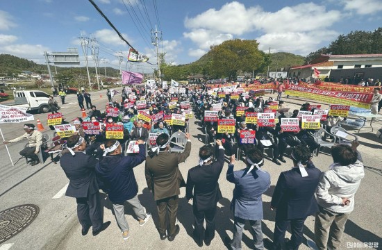 2023.04.26. 한빛원전 부지내 고준위핵폐기물 건식저장시설 군민 규탄 결의대회 (15).jpg