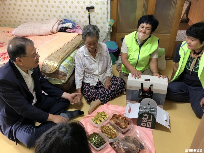 읍면2.사진자료(백수읍 지역사회보장협의체, 추석맞이 명절음식 나눔) (1)[크기변환].jpeg