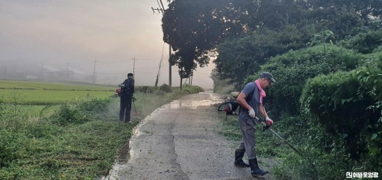 읍면3.사진자료(추석맞이 마을 대청소) (1)[크기변환].jpg