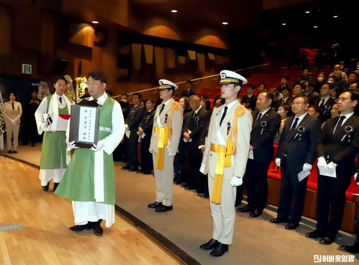 2.사진자료(타라와 강제동원 희생자 유해봉환 추도식) (1).jpg