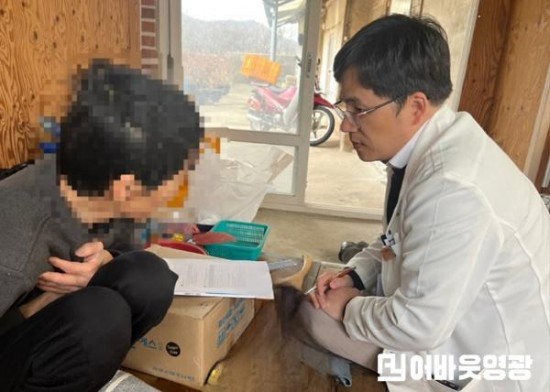 2.사진자료(영광군 거동불편 어르신 방문진료지원 시작).jpg