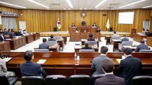 1. 2025.12.17. 제291회 영광군의회 제2차 정례회 폐회(1).JPG