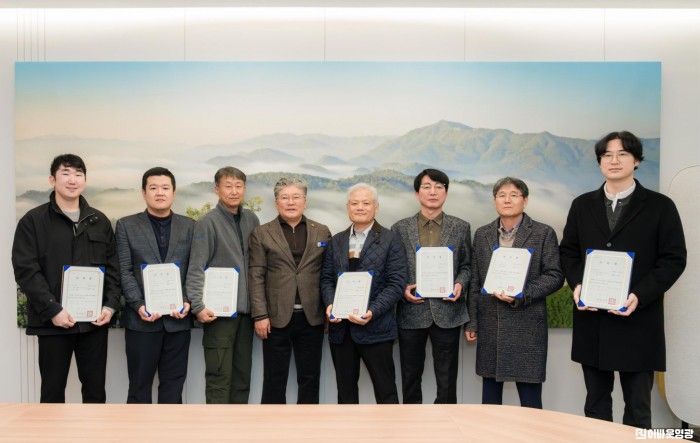 5.사진(영광군, 2026년 공수의 위촉장 수여).jpg