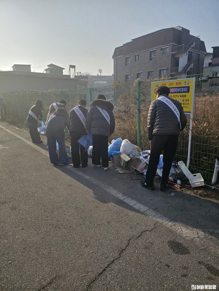 5.사진(법성면, 설맞이 환경 취약지 집중 정비).jpg