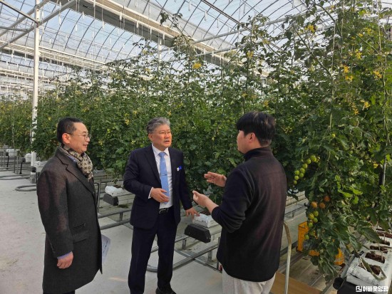 2.사진(청년농업인 현장 방문, 영광군 농업 발전을 위한 첫걸음)2.jpg